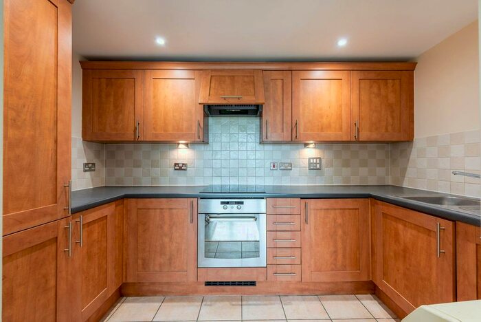 2 Bedroom Flat To Rent In Singapore Road, West Ealing, London, W13