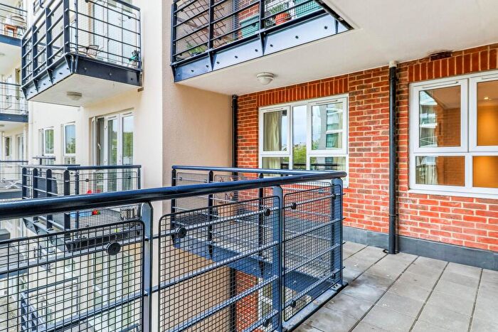 2 Bedroom Apartment To Rent In Alexander House, Royal Quarter, KT2
