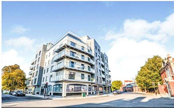 1 Bedroom Apartment For Sale In Royal Crescent Road, Southampton, Hampshire, SO14