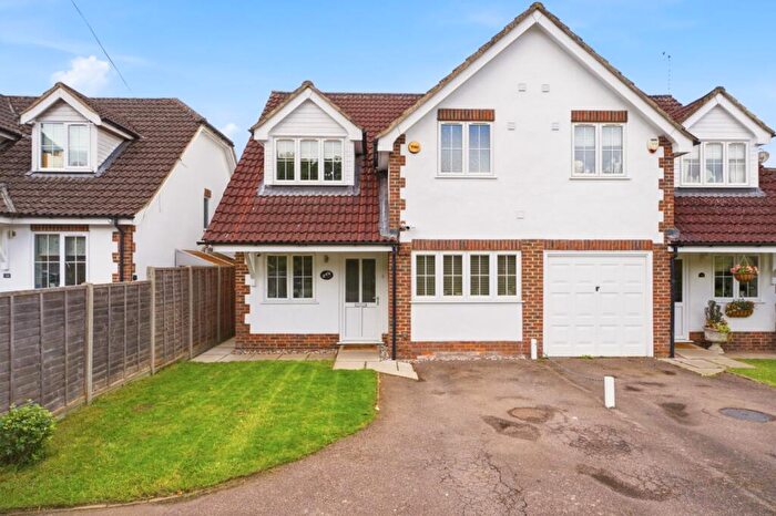 3 Bedroom Semi-Detached House For Sale In Oakwood Road, Bricket Wood, St. Albans, Hertfordshire, AL2