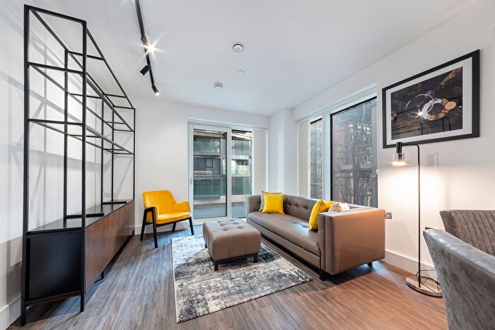 3 Bedroom Flat To Rent In Victoria Road, Acton, W3