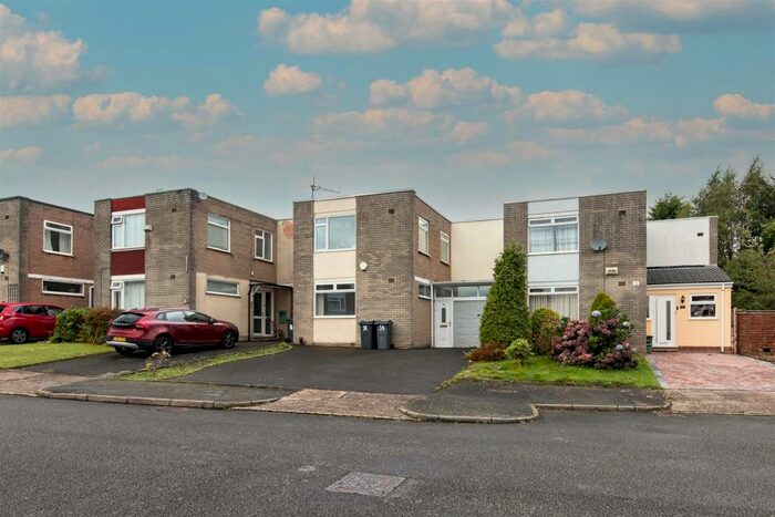 4 Bedroom House To Rent In Bideford Drive, Birmingham, B29