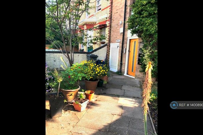 2 Bedroom Flat To Rent In Merthyr Terrace, London, SW13