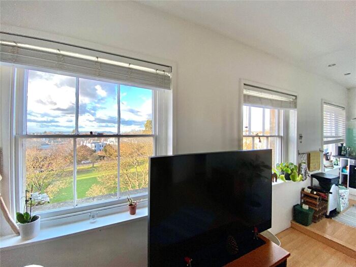 1 Bedroom Flat For Sale In Lansdown Crescent, Cheltenham, Gloucestershire, GL50
