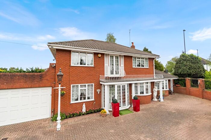 4 Bedroom Detached House For Sale In Northey Avenue, Cheam, SM2