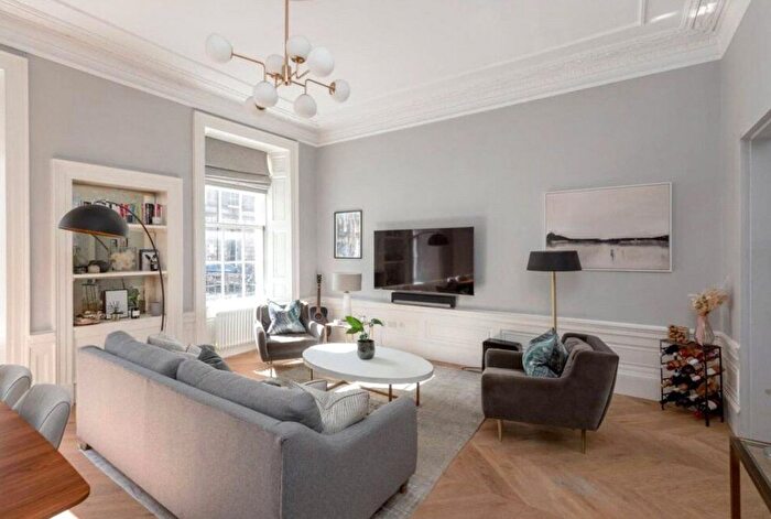 3 Bedroom Flat To Rent In Oval Road, Camden, London, NW1