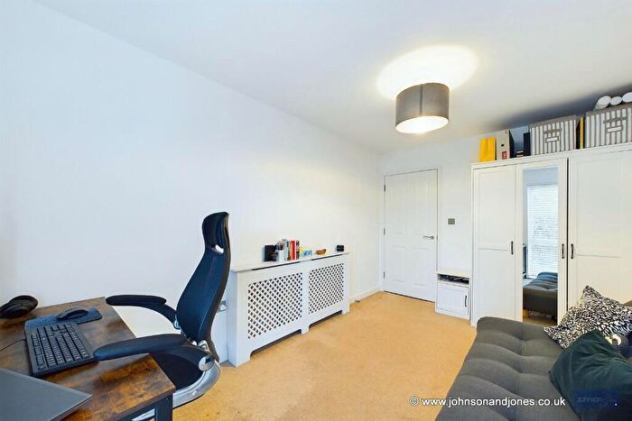 2 Bedroom Apartment For Sale In Strawberry Fields, Rowtown, Surrey, KT15