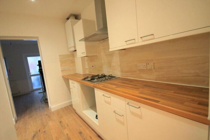 Flat To Rent In Eastern Avenue, IG2