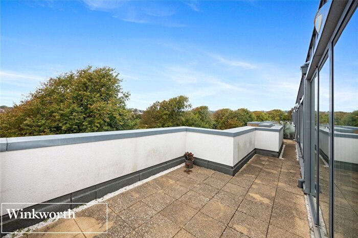 2 Bedroom Flat For Sale In Goldstone Crescent, Hove, East Sussex, BN3