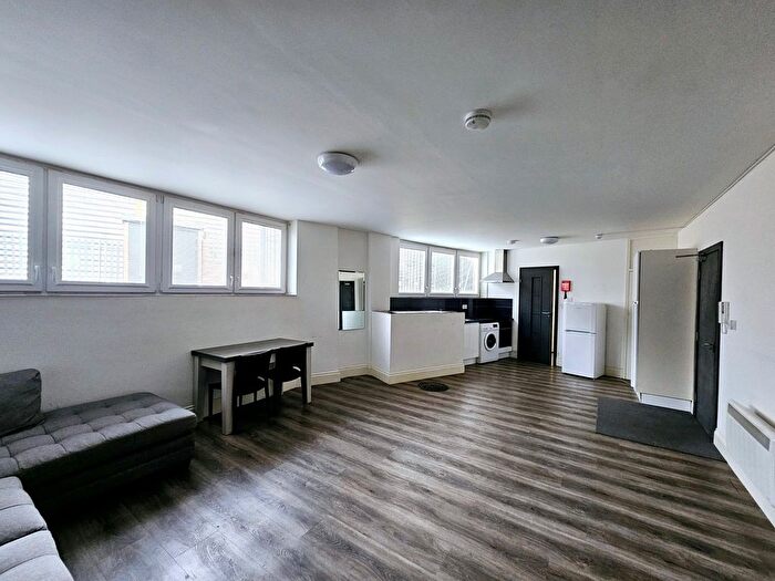 2 Bedroom Flat To Rent In Warspite Road, Woolwich, SE18