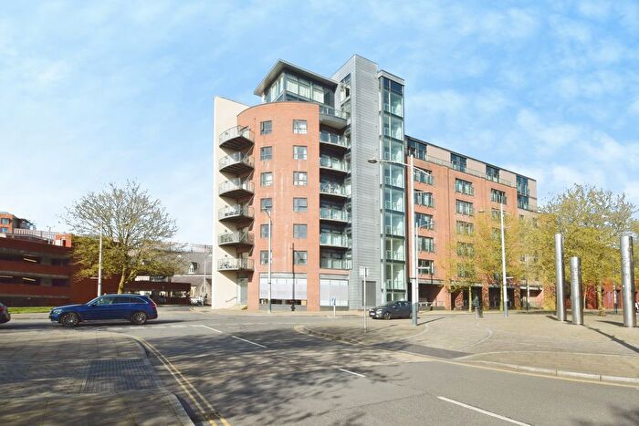 2 Bedroom Flat For Sale In Princess Way, Swansea, SA1