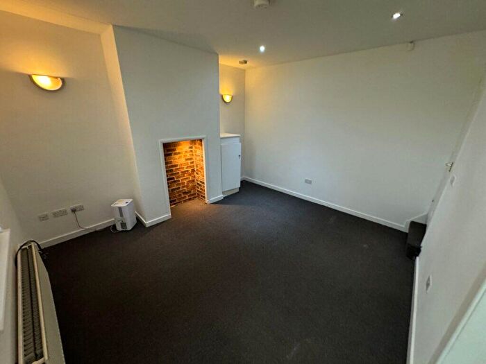 2 Bedroom End Of Terrace House To Rent In Gledhow Terrace, Harehills, Leeds, LS8