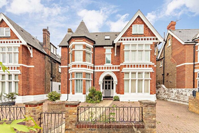 2 Bedroom Flat To Rent In Hamilton Road, London, W5