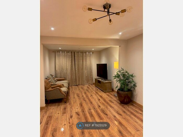 3 Bedroom Semi-Detached House To Rent In St. Leonards Road, Windsor, SL4