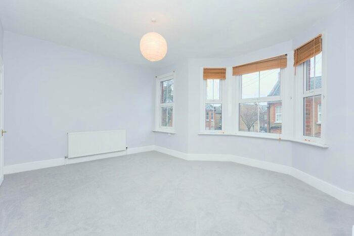 2 Bedroom Flat To Rent In Glenelg Road, London, SW2
