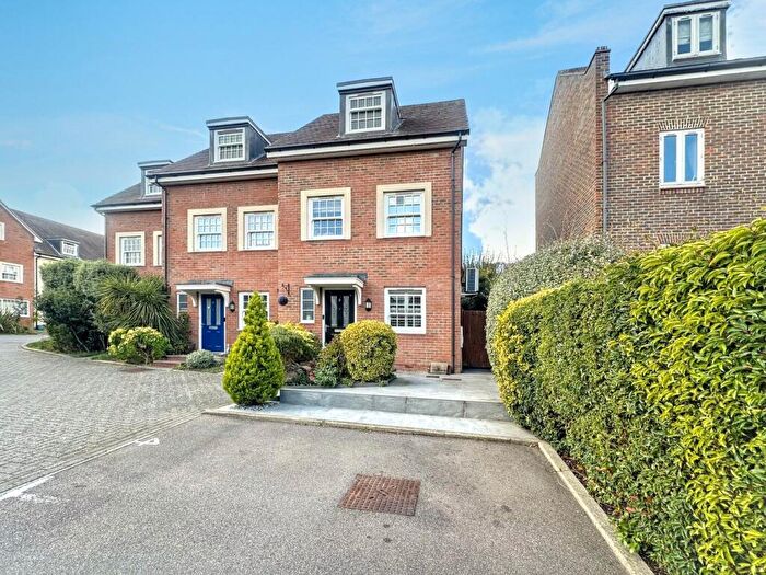 3 Bedroom Town House For Sale In Princes Court, Royston, SG8