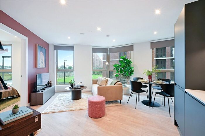 2 Bedroom Flat To Rent In Uncle Leeds, Whitehall, LS12