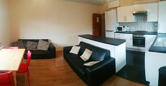 5 Bedroom Flat To Rent In Egerton Road, Manchester, M14