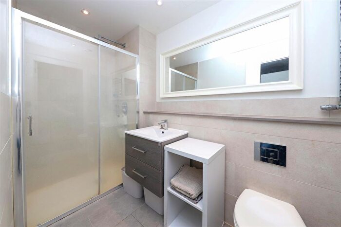 1 Bedroom Flat For Sale In Jessop Court, Brindley Place, UB8