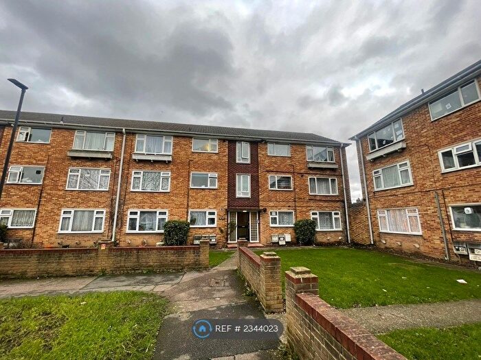 2 Bedroom Flat To Rent In Cunningham Avenue, Enfield, EN3
