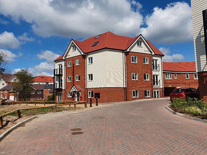2 Bedroom Apartment To Rent In Blyth Gardens, Hedge End, Hampshire, SO30