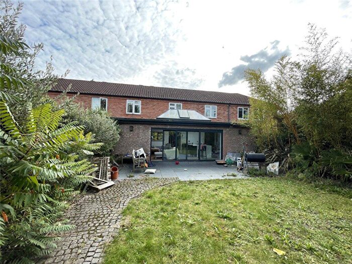 4 Bedroom Terraced House For Sale In Brownbaker Court, Neath Hill, MK14