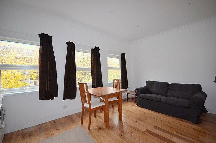 4 Bedroom Flat To Rent In Hornsey Road, Upper Holloway, London, N19