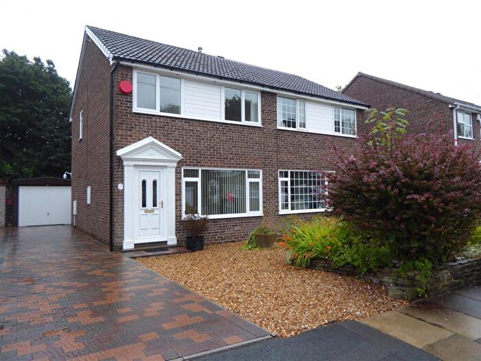 3 Bedroom Semi Detached House To Rent In Park Close, Lightcliffe, HX3
