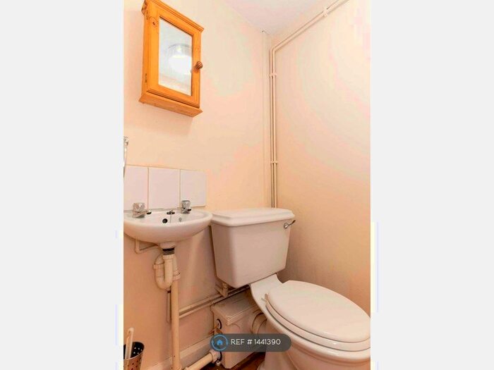 Studio To Rent In London Road, Newcastle-Under-Lyme, ST5