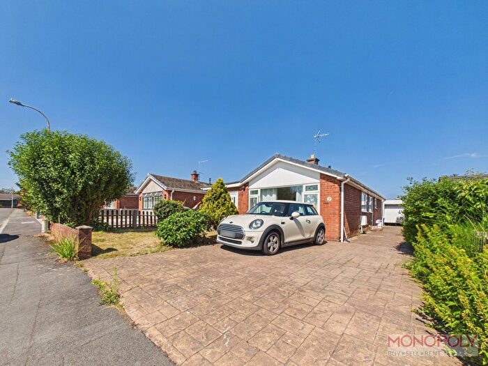 4 Bedroom Detached Bungalow For Sale In Brecon Close, Wrexham, LL12
