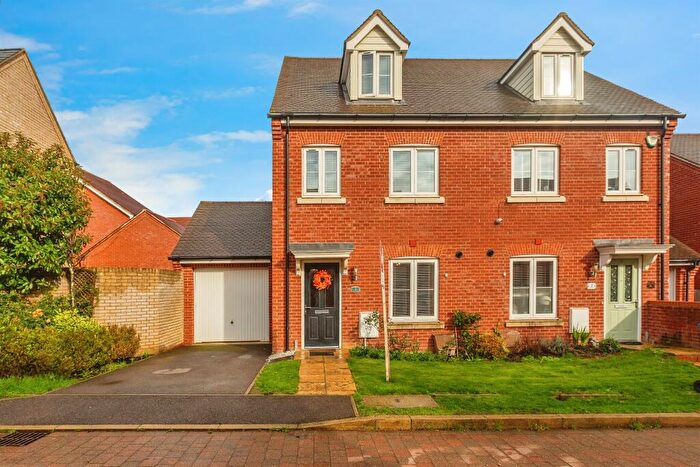 3 Bedroom Semi Detached House For Sale In Kirkes Way, Aylesbury, HP18