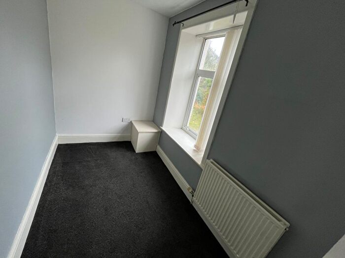 2 Bedroom End Terrace House To Rent In Ripponden Road, Oldham, OL4