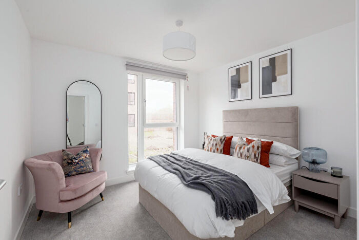 2 Bedroom Apartment To Rent In Etna Street, Glasgow, G41