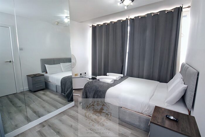 3 Bedroom Flat To Rent In Point Pleasant, Wandsworth, SW18