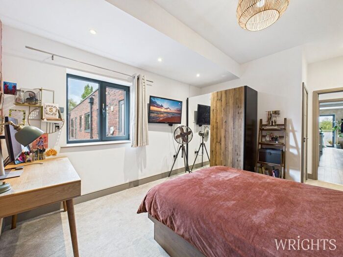 2 Bedroom Flat For Sale In Groom Place, Welwyn Garden City, AL7