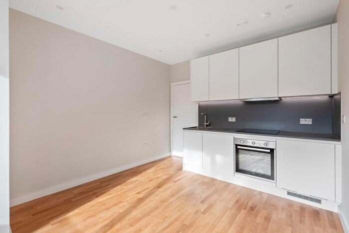 1 Bedroom Flat To Rent In Flat, Kingscroft House Cedar Road, SM2