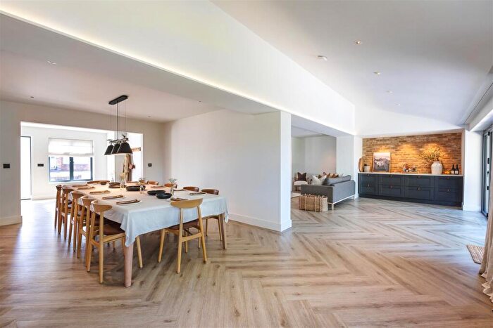 4 Bedroom Detached House For Sale In The Peak, Rowland's Castle, PO9