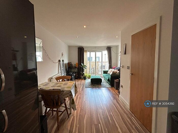 2 Bedroom Flat To Rent In Crown Drive, Romford, RM7