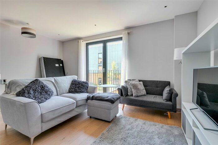 1 Bedroom Flat To Rent In Gowing House, Drapers Yard, SW18