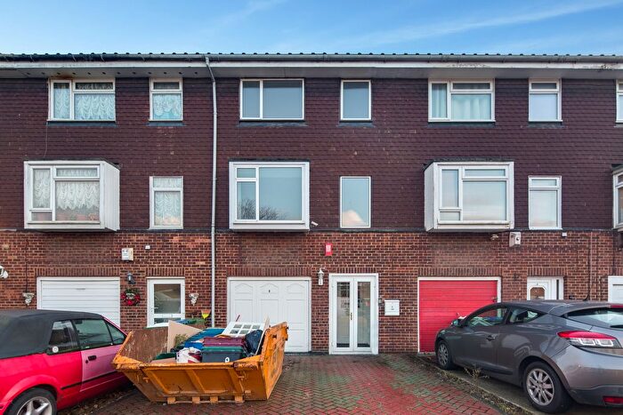 4 Bedroom Town House To Rent In Howden Close, London, SE28