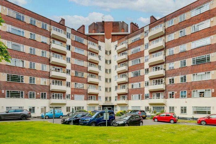 2 Bedroom Apartment To Rent In Northwood Hall, N6