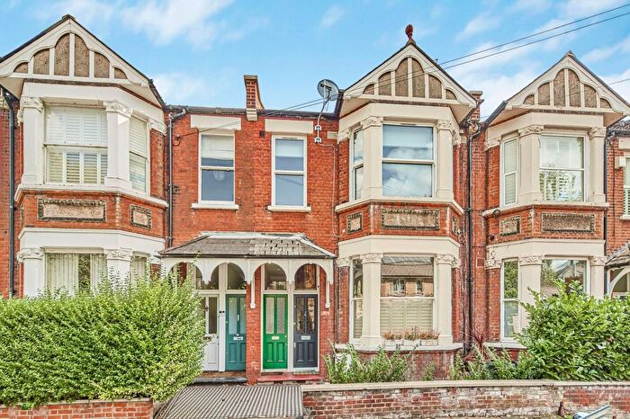 2 Bedroom Flat For Sale In Bodmin Street, Earlsfield, London, SW18