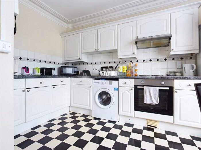 4 Bedroom Apartment To Rent In Boundary Road, Hove, East Sussex, BN3