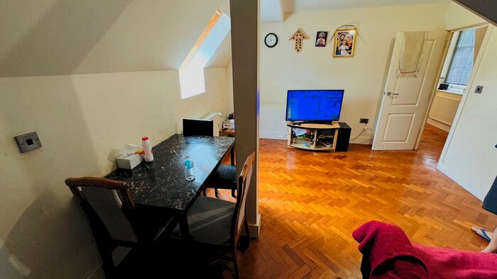 2 Bedroom Flat To Rent In Brighton Road, Purley, CR8