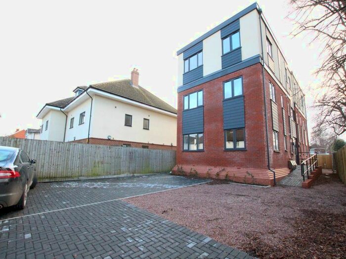 1 Bedroom Flat To Rent In Hazelwood Court, Waddon Road, Chelteham, GL52