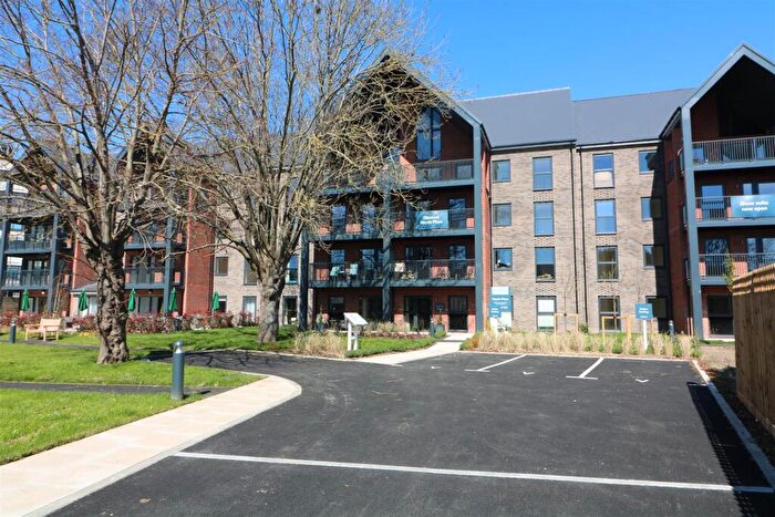 2 Bedroom Retirement Property For Sale In London Road, Southend-on-Sea, SS1