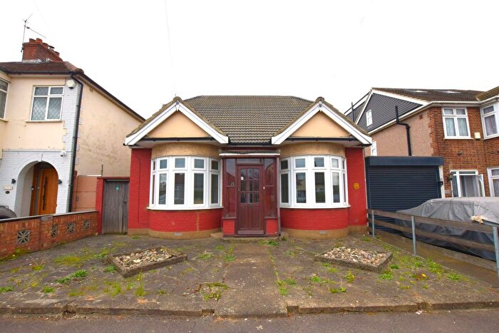 3 Bedroom Detached Bungalow To Rent In Philip Road, Rainham, RM13