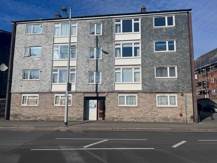 3 Bedroom Flat To Rent In Vauxhall Street, Plymouth, Devon, PL4