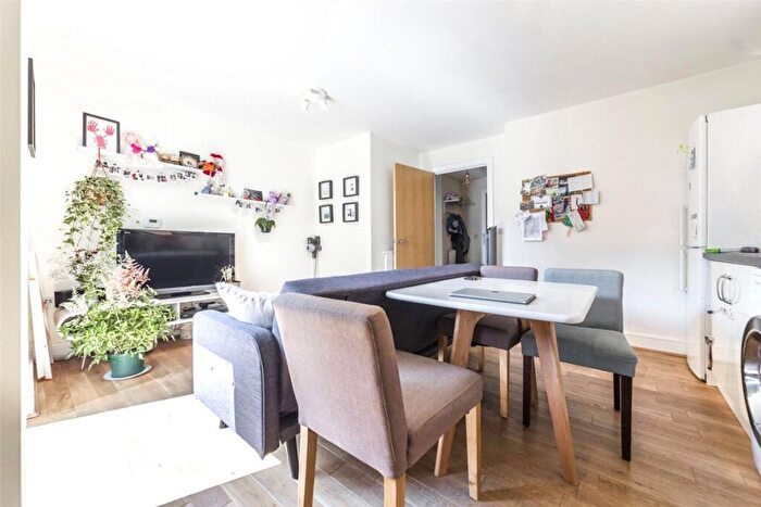 2 Bedroom Flat To Rent In Westwood House, Canary Wharf, London, E14