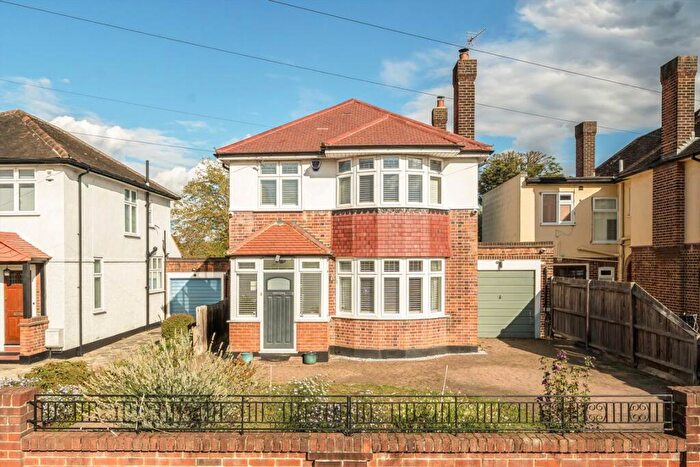 3 Bedroom Detached House For Sale In Cambridge Drive, Lee, SE12
